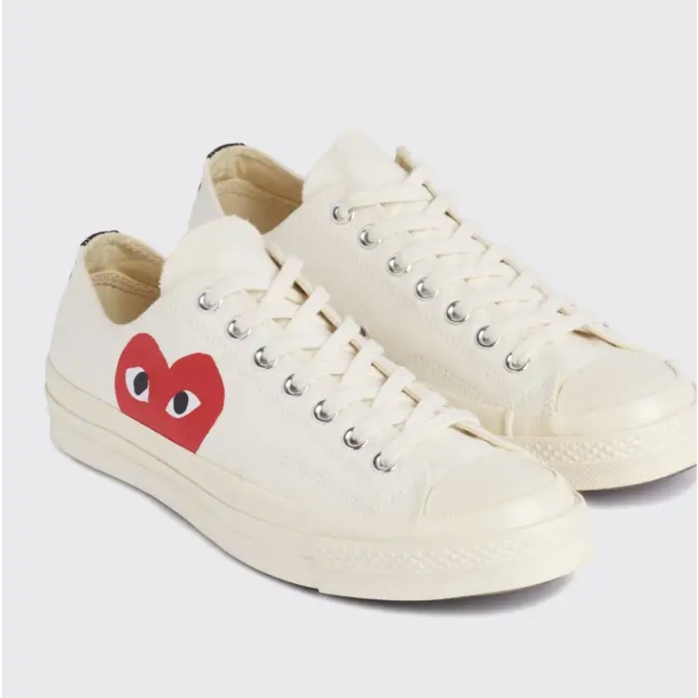 Like new! COMME DES GARÇONS CONVERSE (for reference this is 7.5 in women’s).